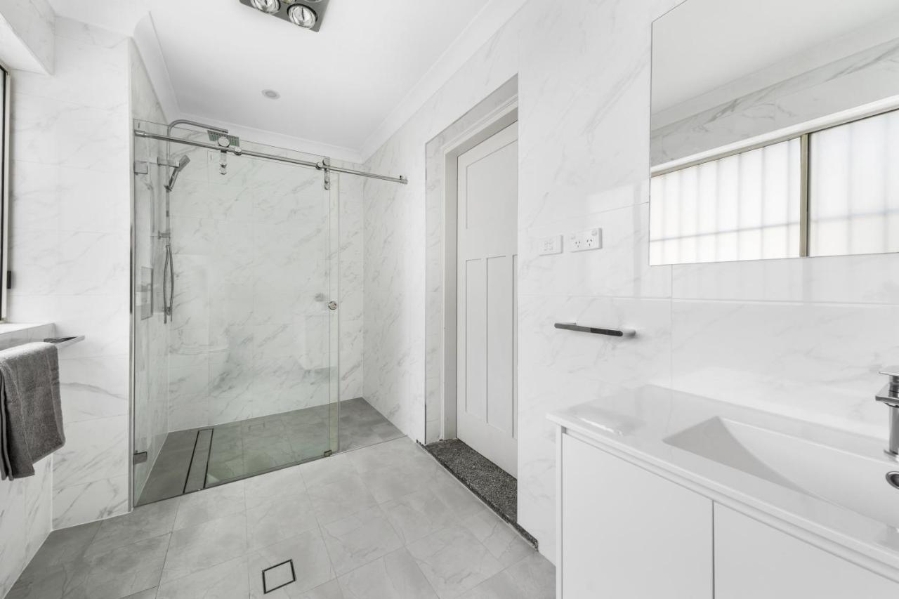 Burwood New 2 Bedroom 2 Bathroom Apartment Sydney Exterior foto